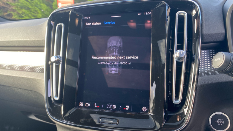 Volvo XC40 2.0 B4P Ultimate Dark 5dr Auto Petrol Estate